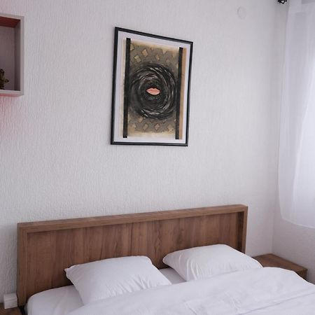 פרישטינה Zogu Apartments - Downtown מראה חיצוני תמונה