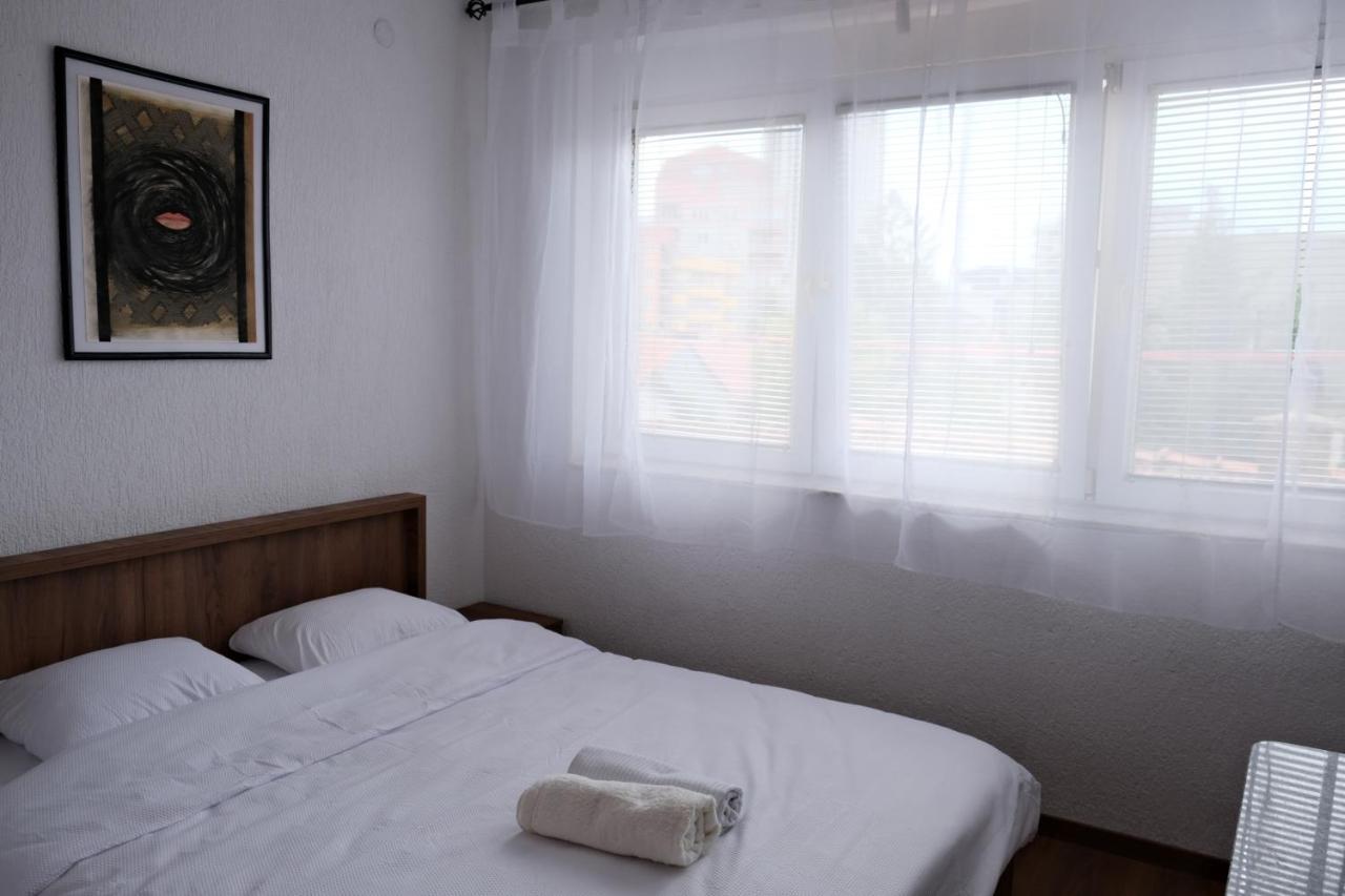 פרישטינה Zogu Apartments - Downtown מראה חיצוני תמונה