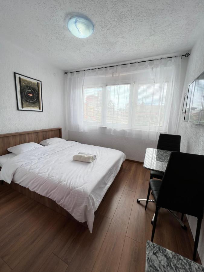 פרישטינה Zogu Apartments - Downtown מראה חיצוני תמונה
