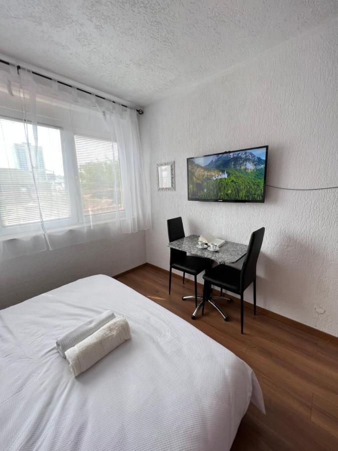 פרישטינה Zogu Apartments - Downtown מראה חיצוני תמונה