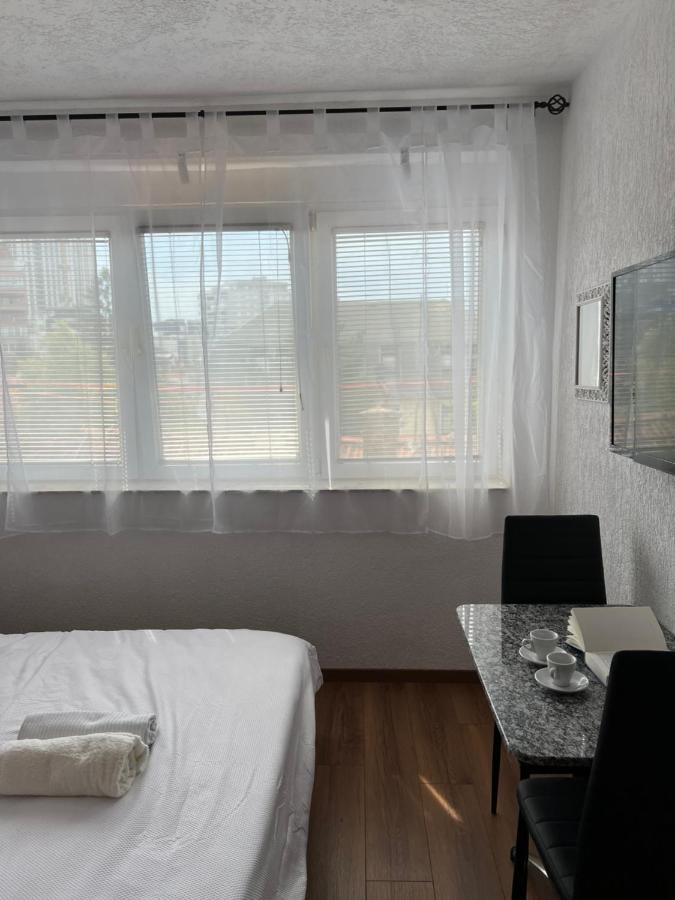 פרישטינה Zogu Apartments - Downtown מראה חיצוני תמונה